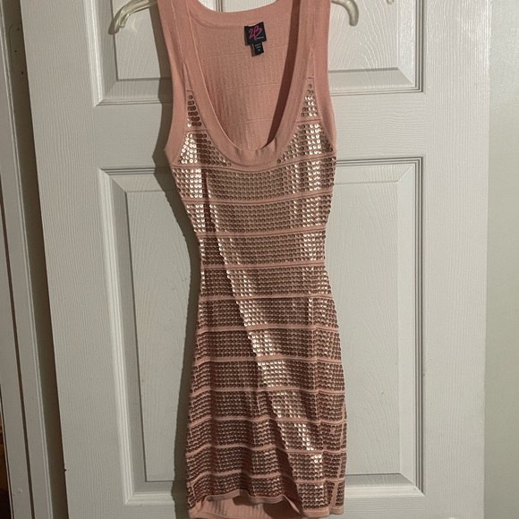 Sequin Embellished Pink dress with back out design - Picture 1 of 4